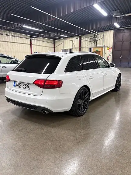 Audi A4 2009 photo 4