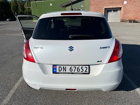 Suzuki Swift 2011 photo 5