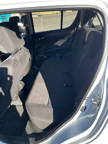 Suzuki Swift 2011 photo 3