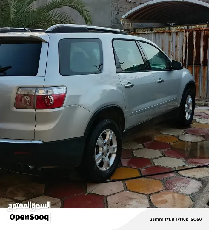 GMC Acadia 2009 photo 2