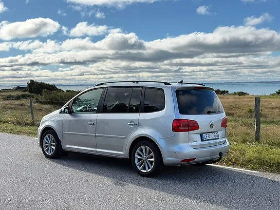 Volkswagen Touran 2011 photo 2