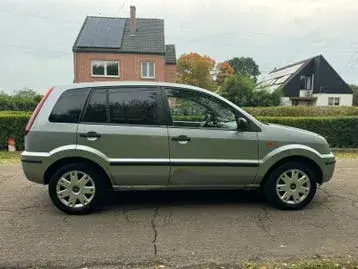 Ford Fusion 2005 photo 2
