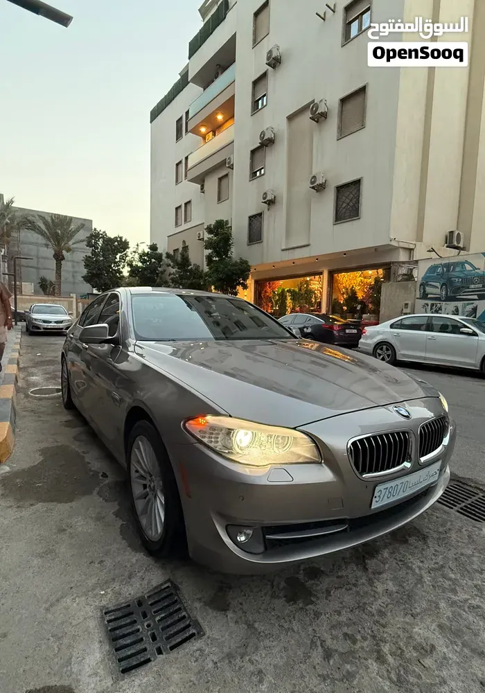 BMW 5 Series 2011 photo 2
