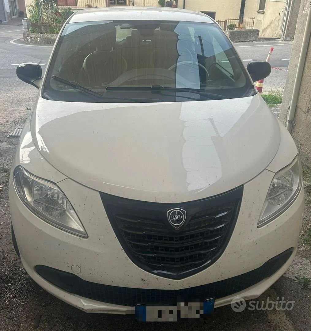 Lancia Ypsilon 2015 photo 2