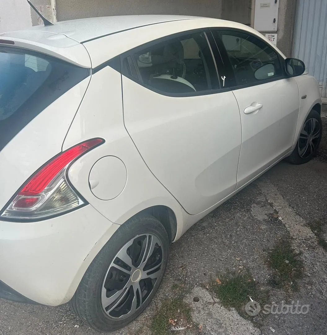 Lancia Ypsilon 2015 photo 4