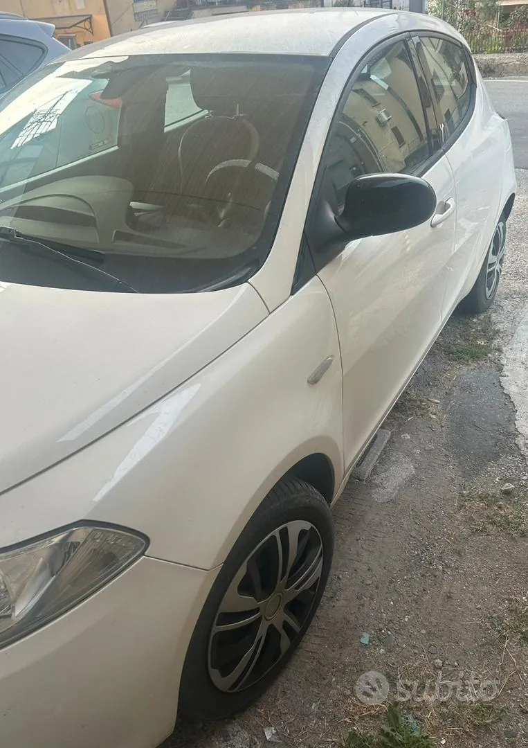 Lancia Ypsilon 2015 photo 3