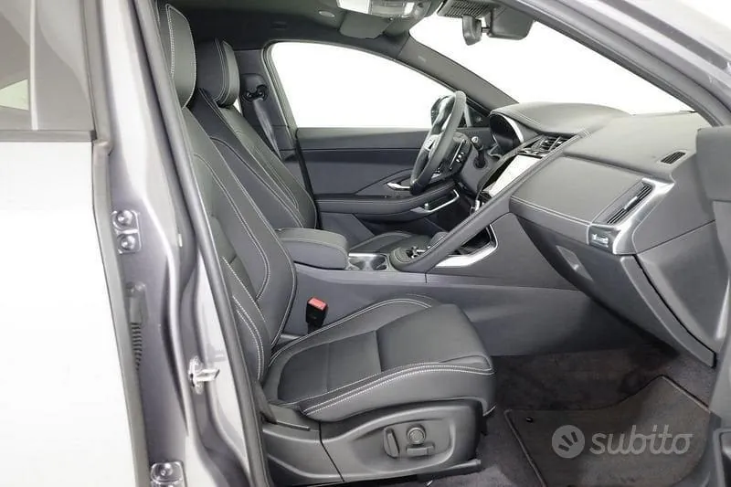 Jaguar E-Pace 2023 photo 3