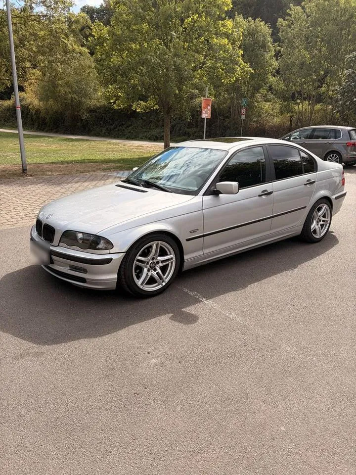BMW 318I