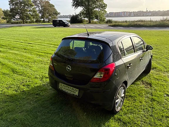 Opel Corsa 2013 photo 2