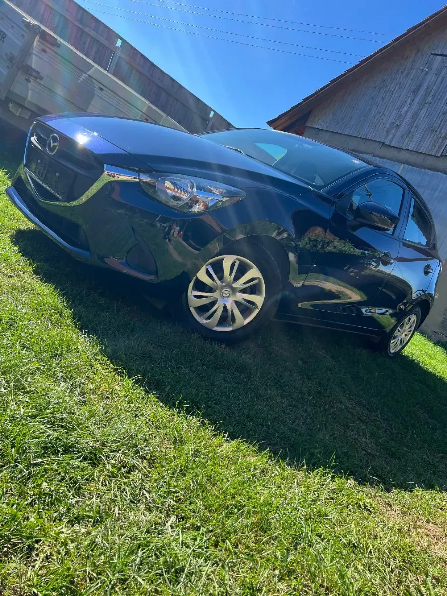 Mazda Mazda2 2017 photo 2