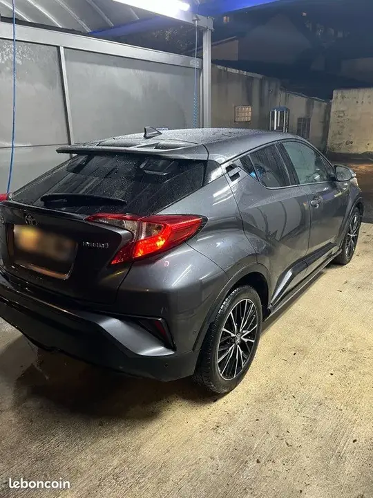 Toyota C-Hr 2016 photo 2