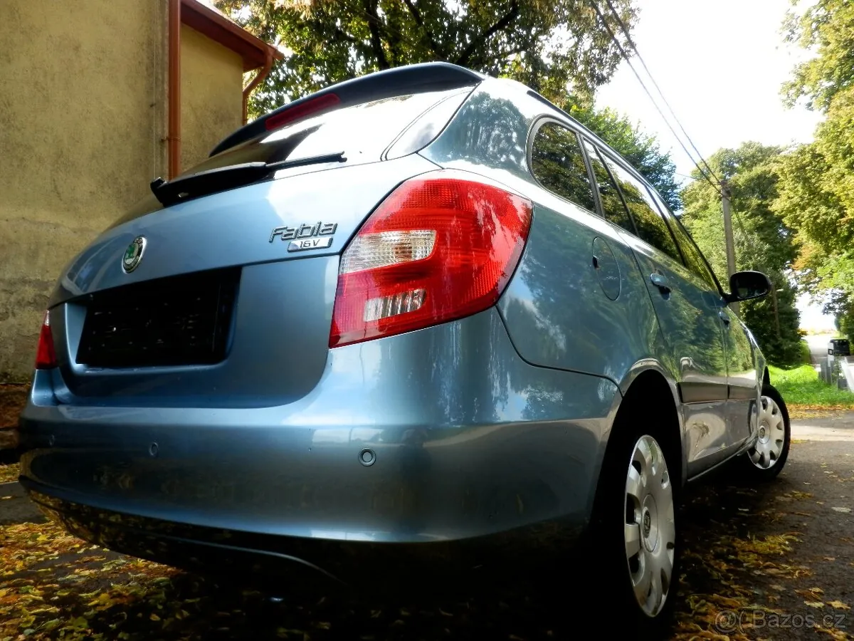 Skoda Fabia 2010 photo 4