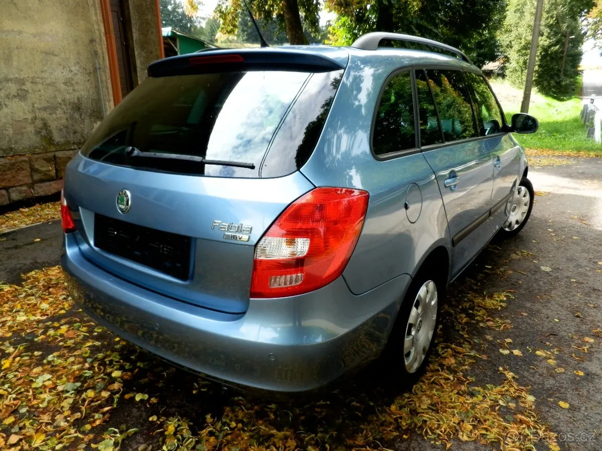 Skoda Fabia 2010 photo 5