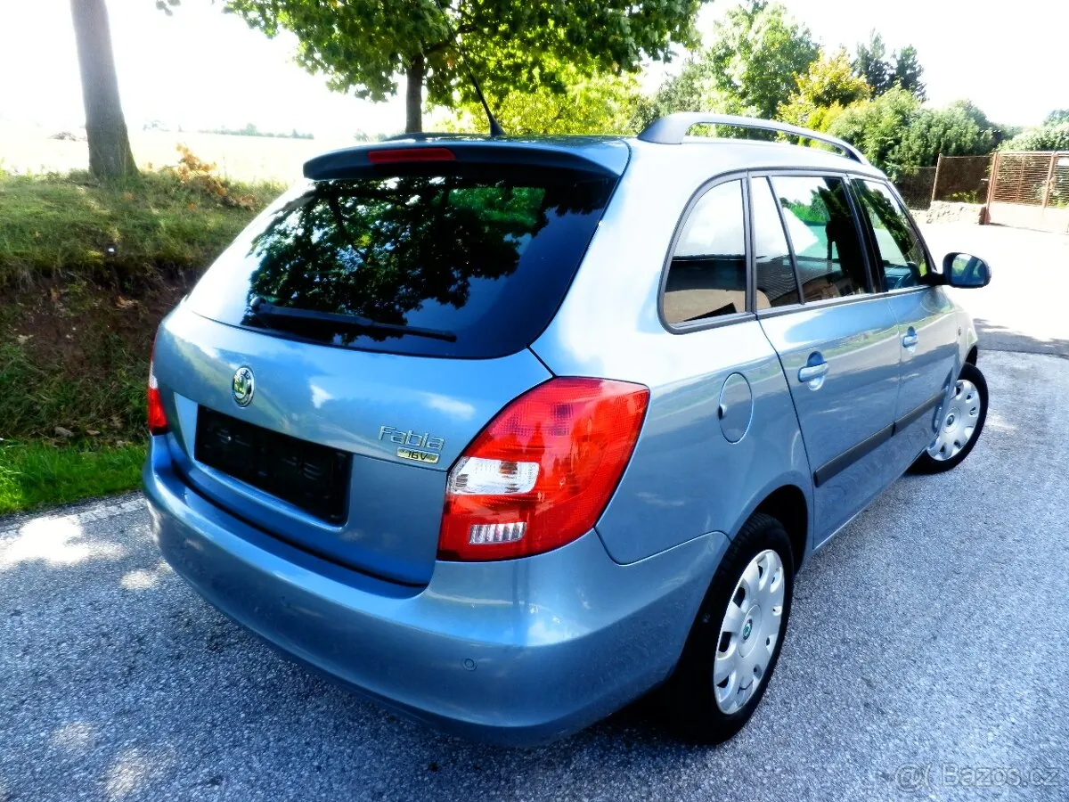 Skoda Fabia 2010 photo 3