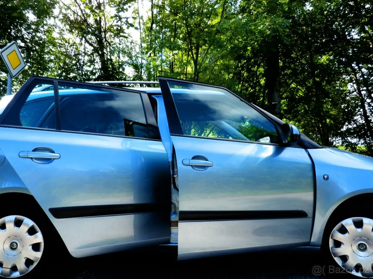 Skoda Fabia 2010 photo 2