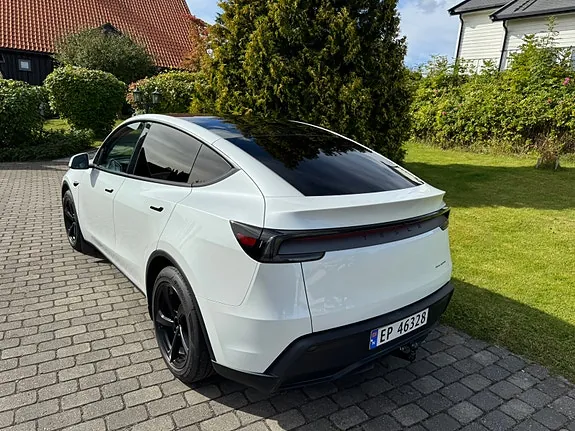 Tesla Model Y 2026 photo 5
