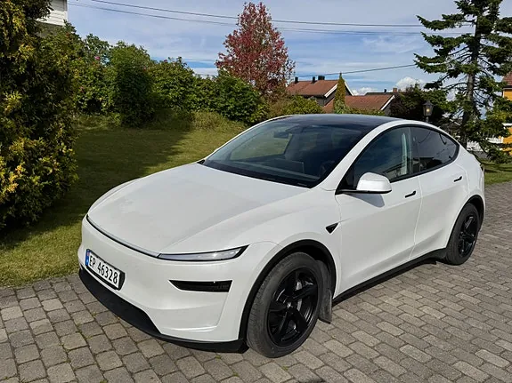 Tesla Model Y 2026 photo 3