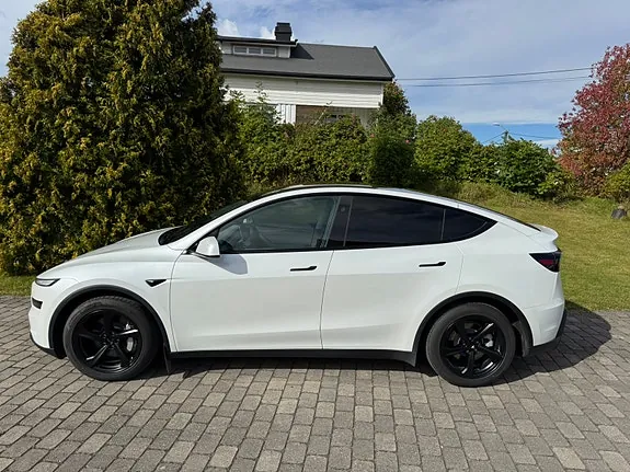Tesla Model Y 2026 photo 4