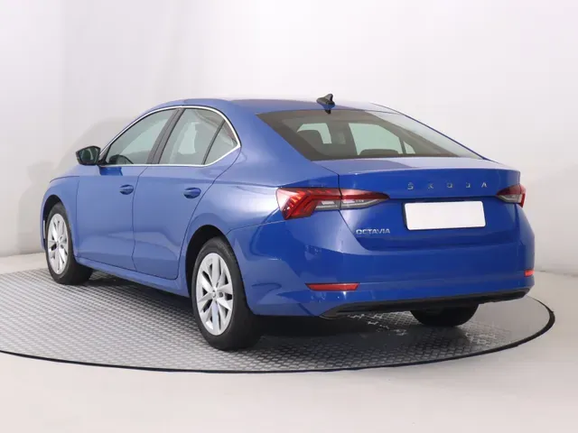 Skoda Octavia Combi 2021 photo 3