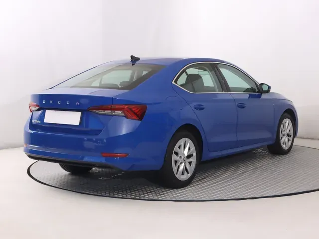 Skoda Octavia Combi 2021 photo 4