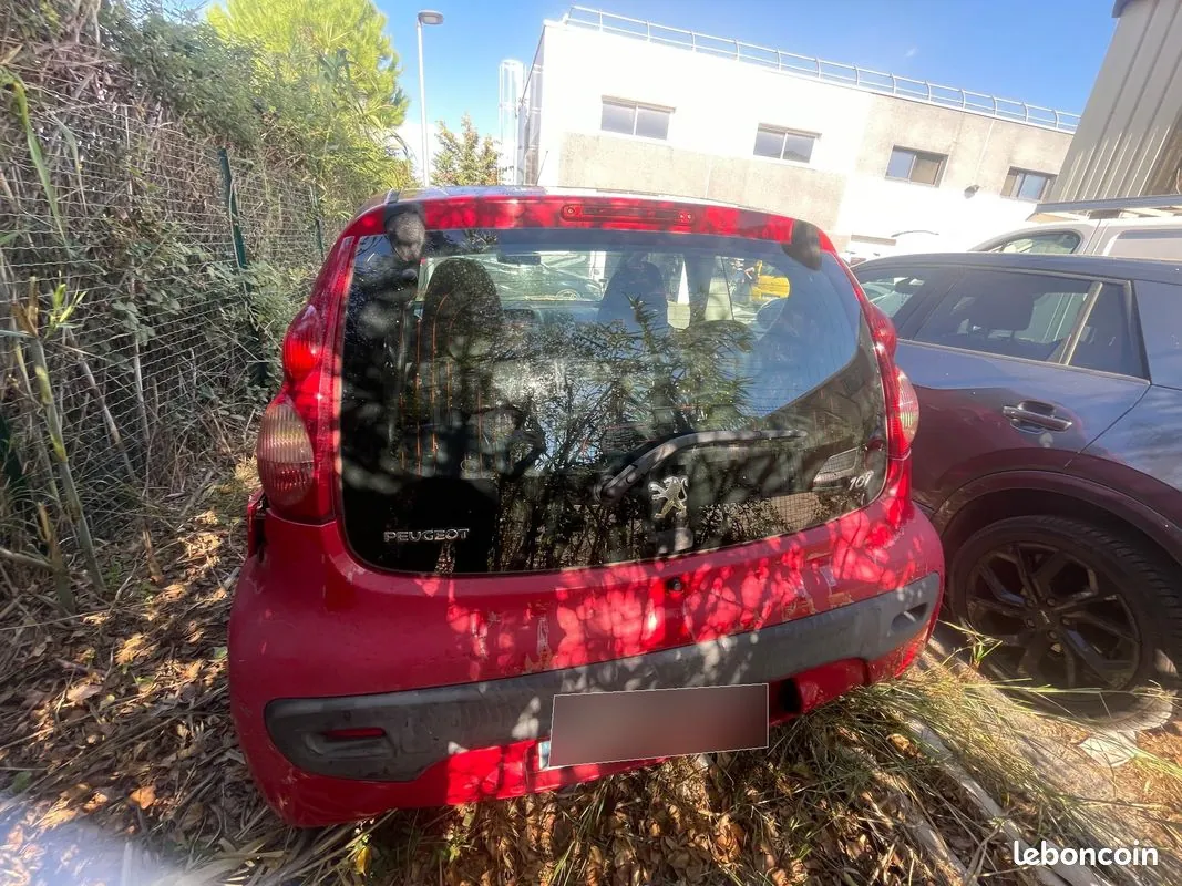 Peugeot 107 2011 photo 2