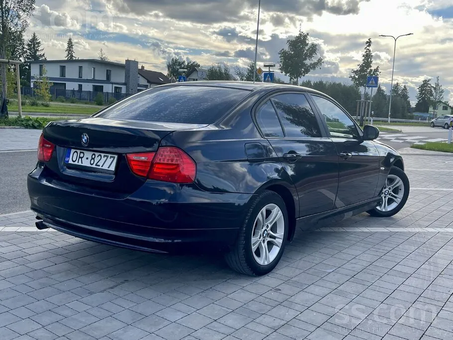 BMW 318I 2009 photo 3
