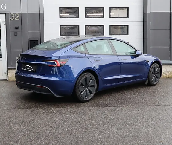 Tesla Model 3 2024 photo 2