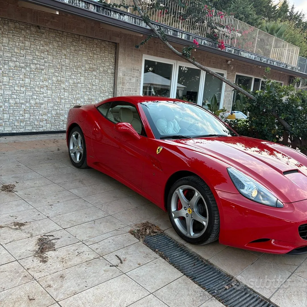 Ferrari California 2010 photo 2
