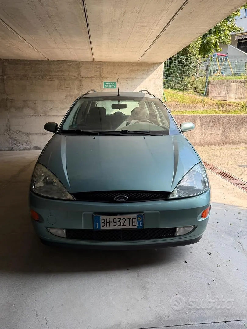 Ford Focus 2000 photo 3