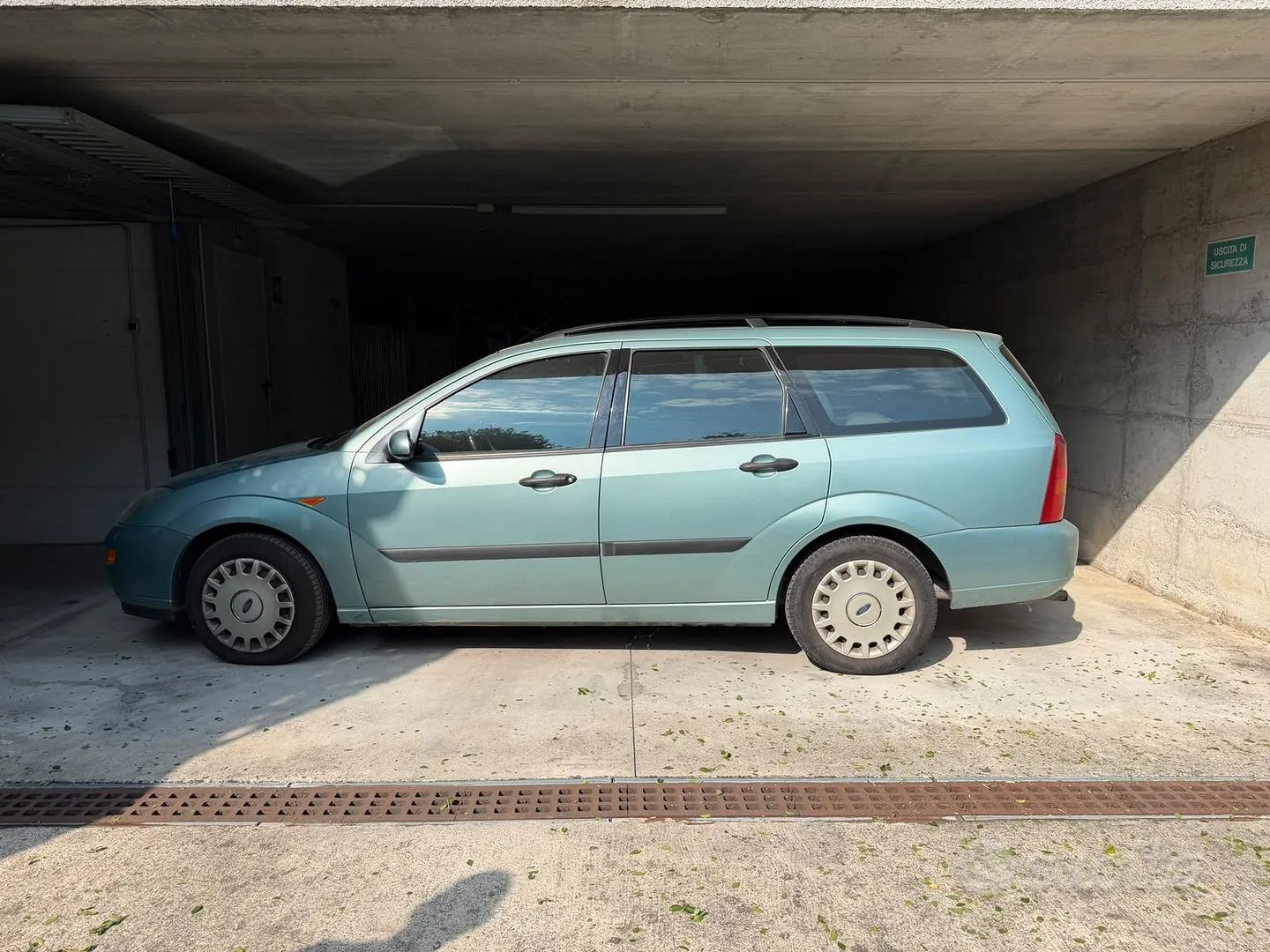 Ford Focus 2000 photo 2