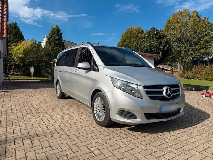 Mercedes-Benz V220D