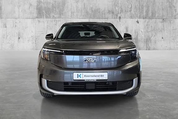 Ford Explorer 2026 photo 2