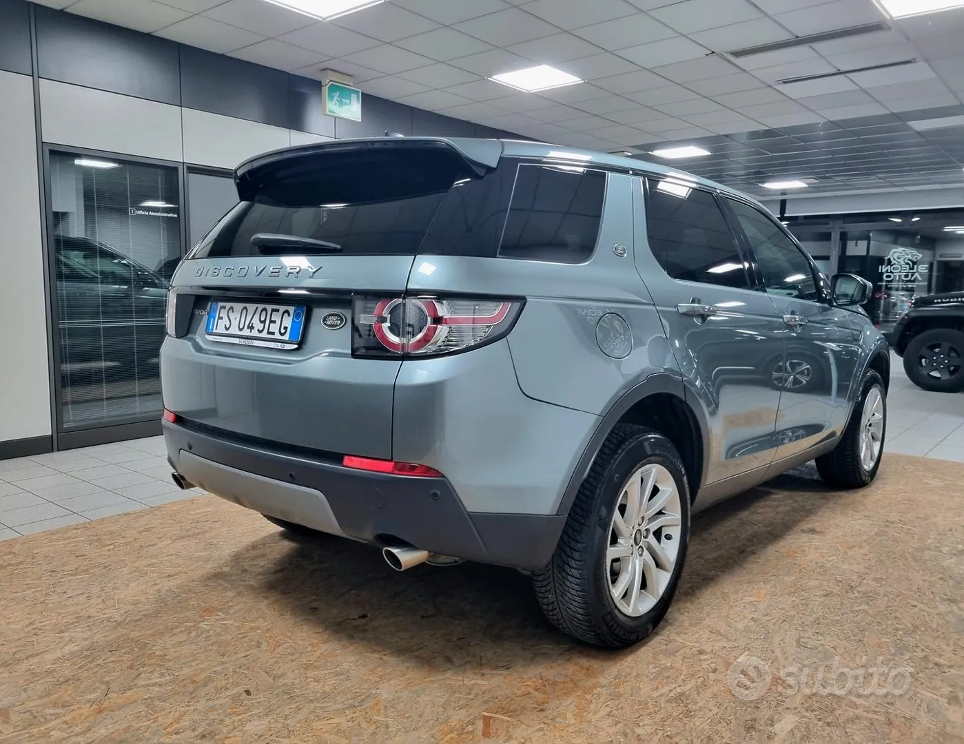 Land Rover Discovery Sport 2018 photo 3