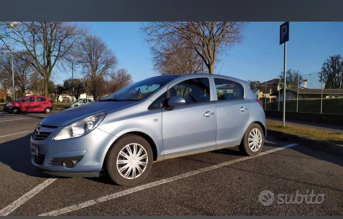 Opel Corsa 2011 photo 2