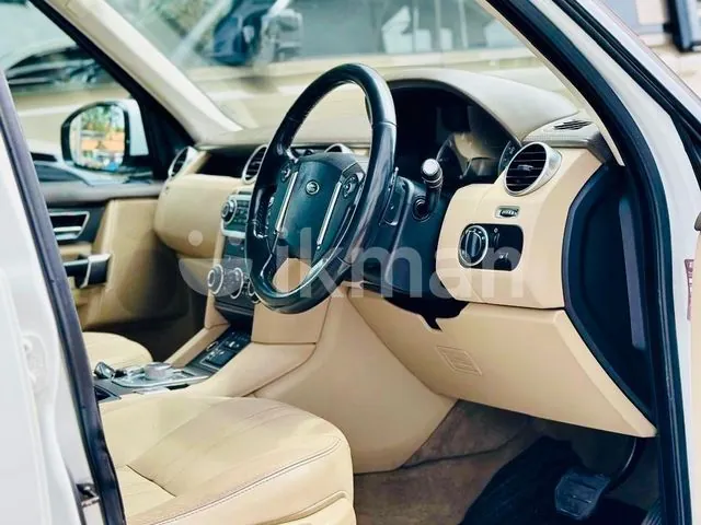 Land Rover Discovery 2015 photo 2