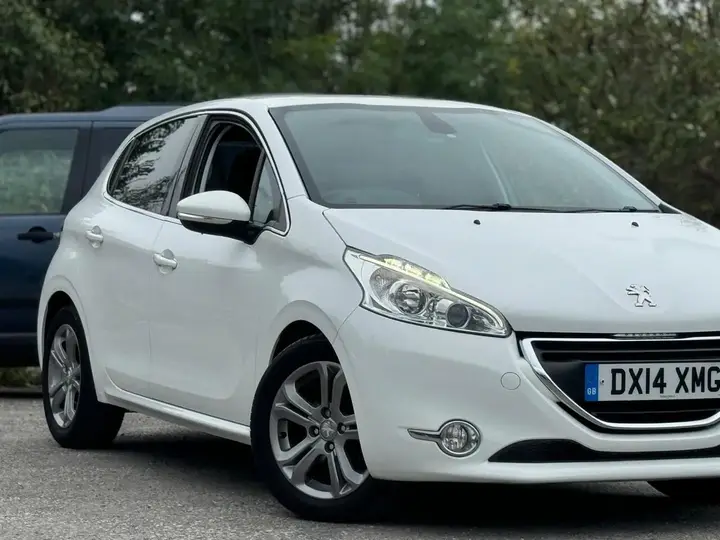 Peugeot 208 2014 photo 3