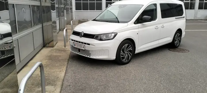 Volkswagen Caddy 2023 photo 2