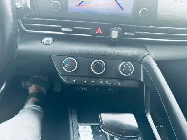 Hyundai Elantra 2022 photo 2