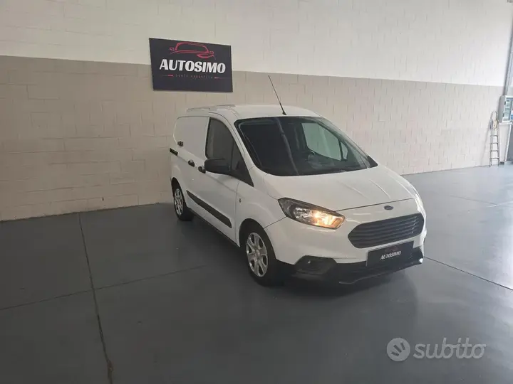 Ford Transit Courier photo 3