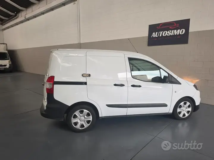 Ford Transit Courier photo 4