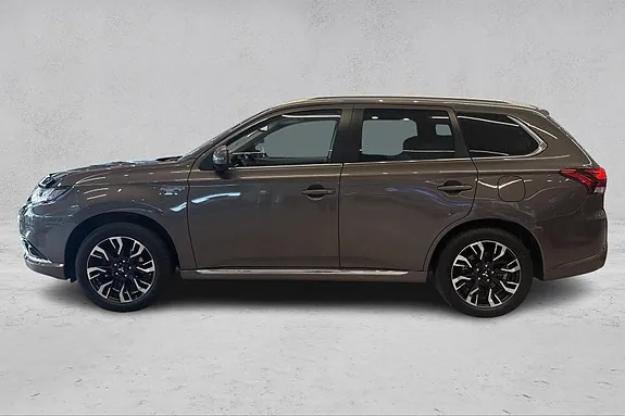 Mitsubishi Outlander 2018 photo 2