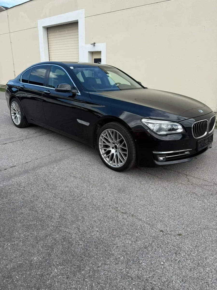 BMW 7 Series 2014 photo 2