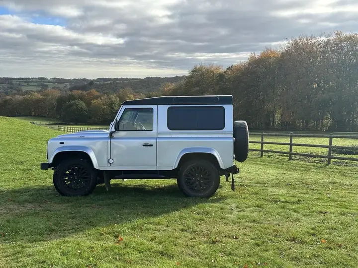 Land Rover Defender 2008 photo 3