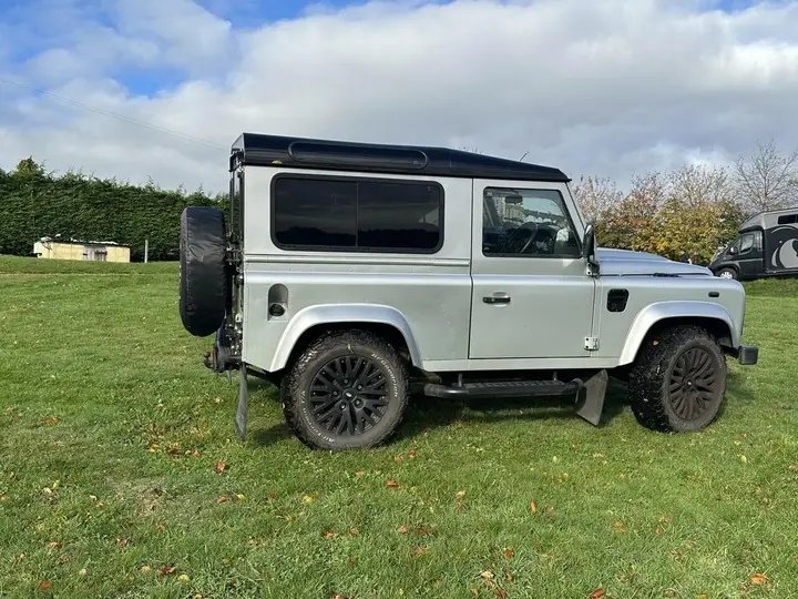Land Rover Defender 2008 photo 5
