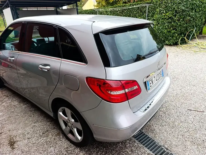 Mercedes-Benz B 2012 photo 3