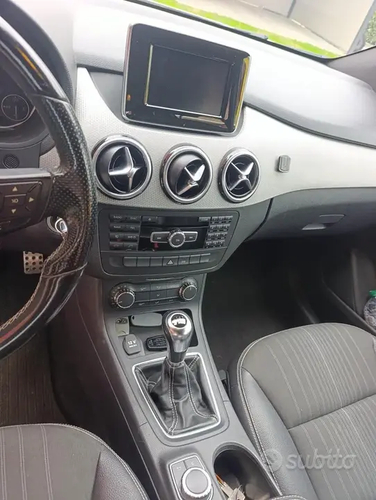 Mercedes-Benz B 2012 photo 2