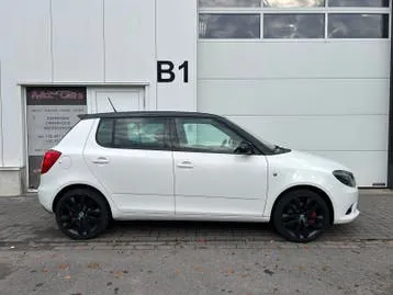 Skoda Fabia 2012 photo 3