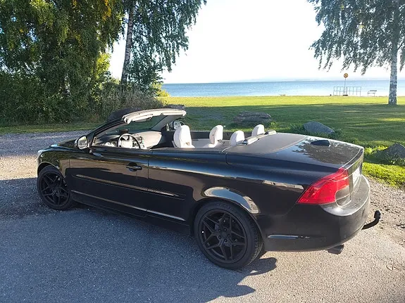 Volvo C70 2011 photo 2