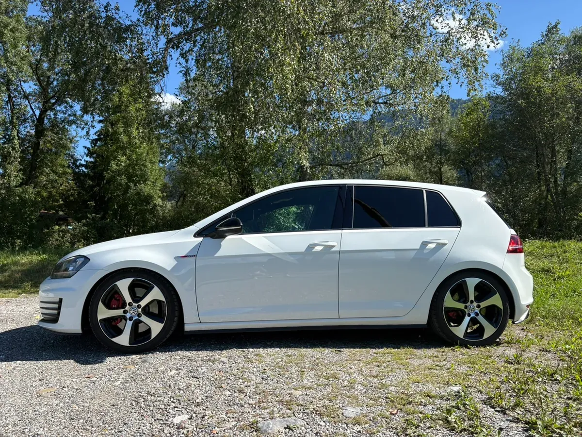 Volkswagen Golf 2015 photo 2