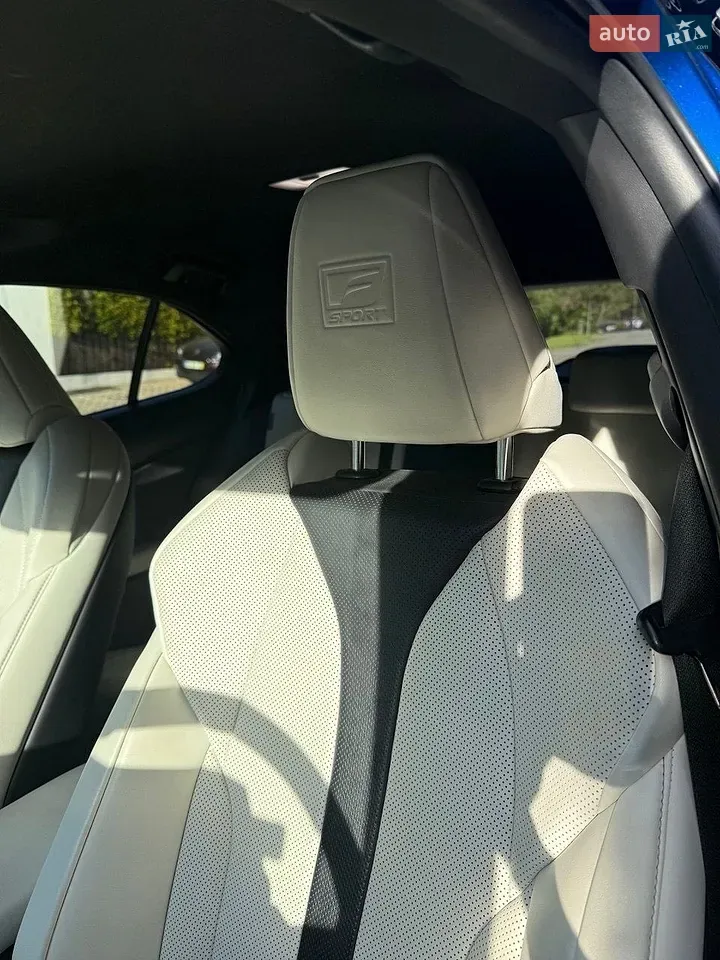 Lexus Ux 2021 photo 2